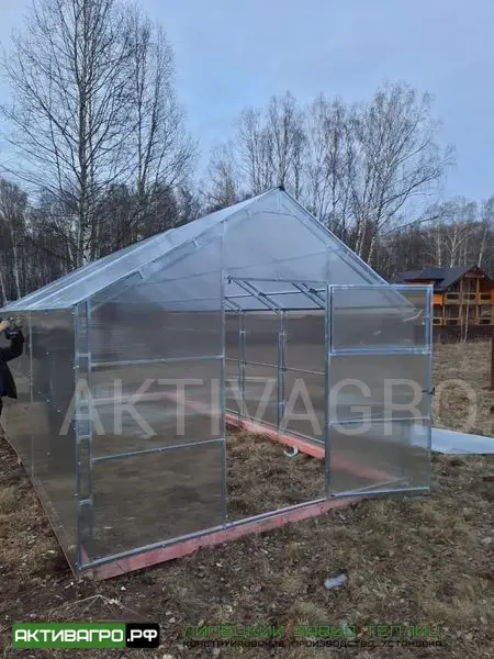 Теплица «Ударница Англичанка», ширина 2.5/3 м, труба 20х20 + 20х20 Теплица «Ударница Англичанка», ширина 2.5/3 м, труба 20х20 + 20х20