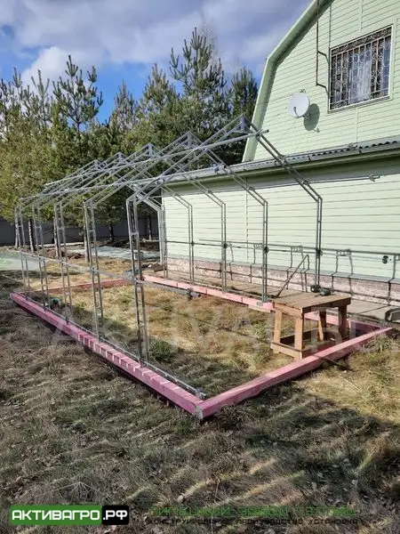 Теплица «Ударница Англичанка», ширина 2.5/3 м, труба 20х20 + 20х20 Теплица «Ударница Англичанка», ширина 2.5/3 м, труба 20х20 + 20х20